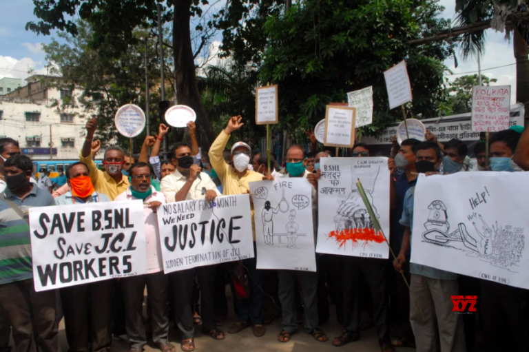 BSNL workers against SLA